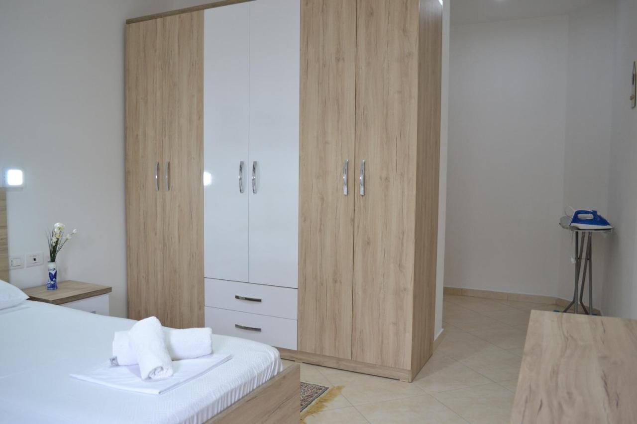 Flowers & Green 2 Bedrooms Apartment & Box Garage Wlora Zewnętrze zdjęcie