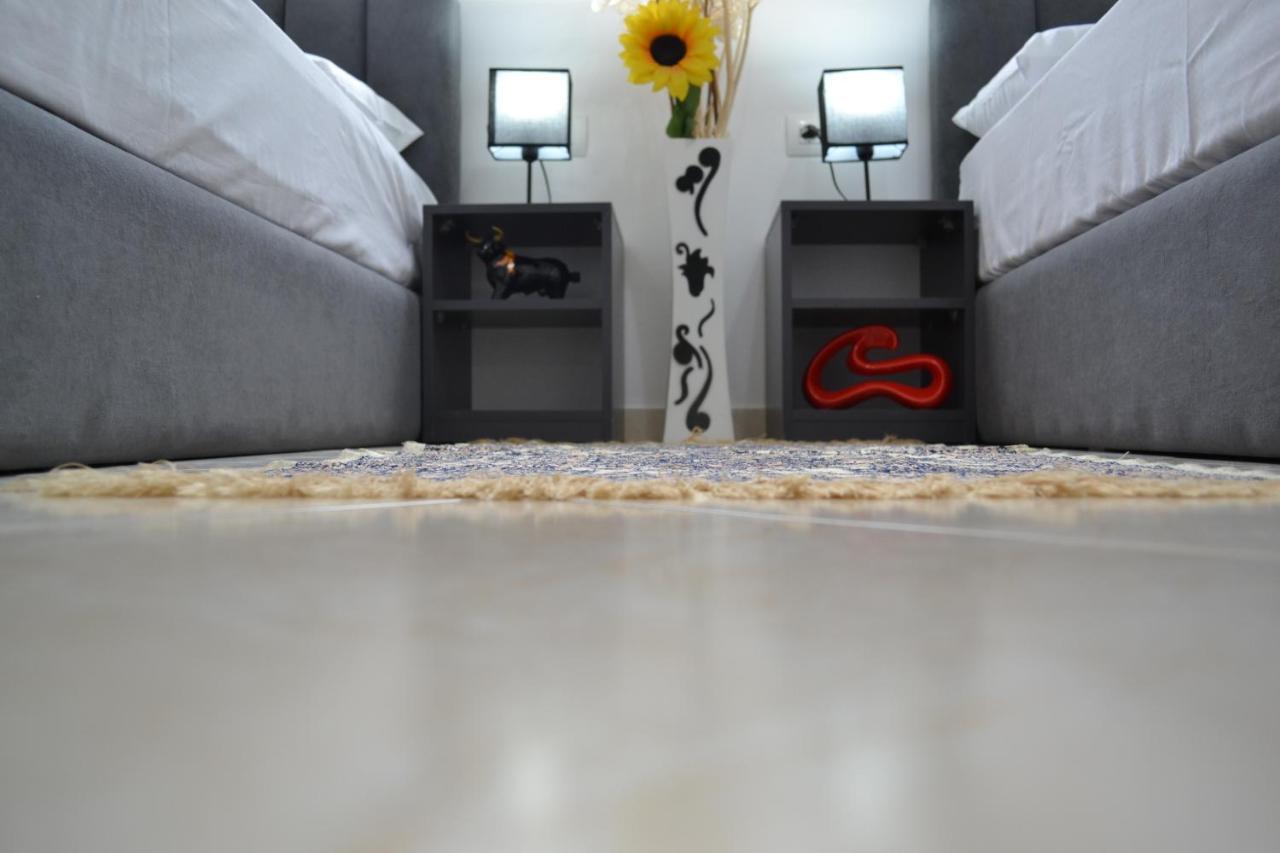 Flowers & Green 2 Bedrooms Apartment & Box Garage Wlora Zewnętrze zdjęcie