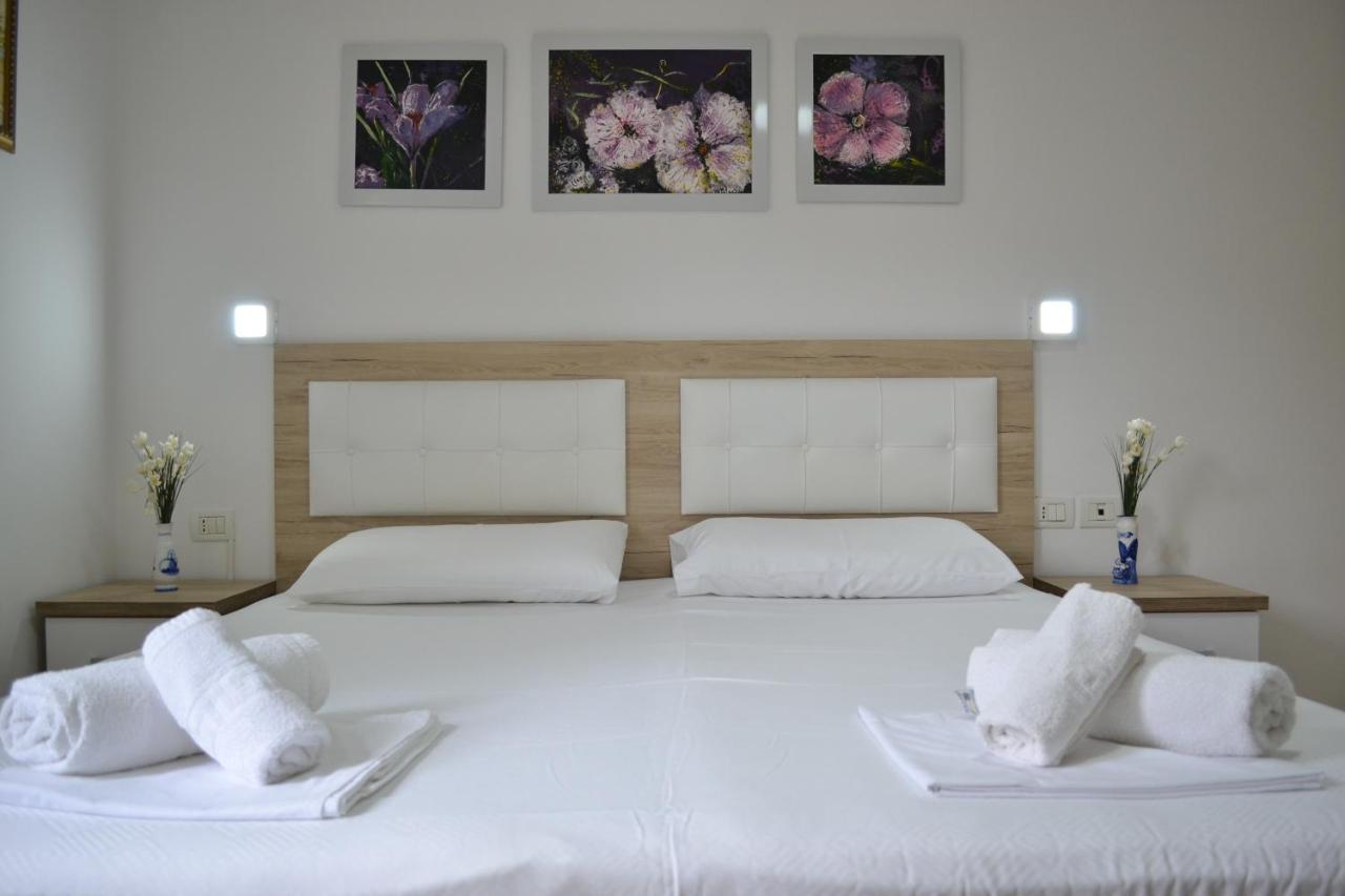 Flowers & Green 2 Bedrooms Apartment & Box Garage Wlora Zewnętrze zdjęcie
