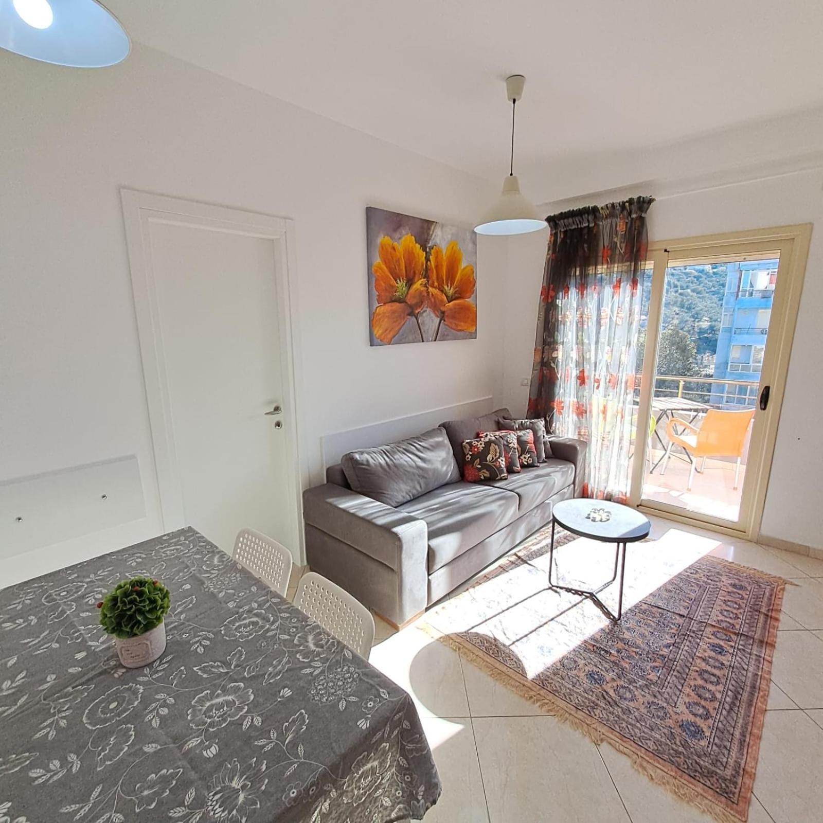 Flowers & Green 2 Bedrooms Apartment & Box Garage Wlora Zewnętrze zdjęcie