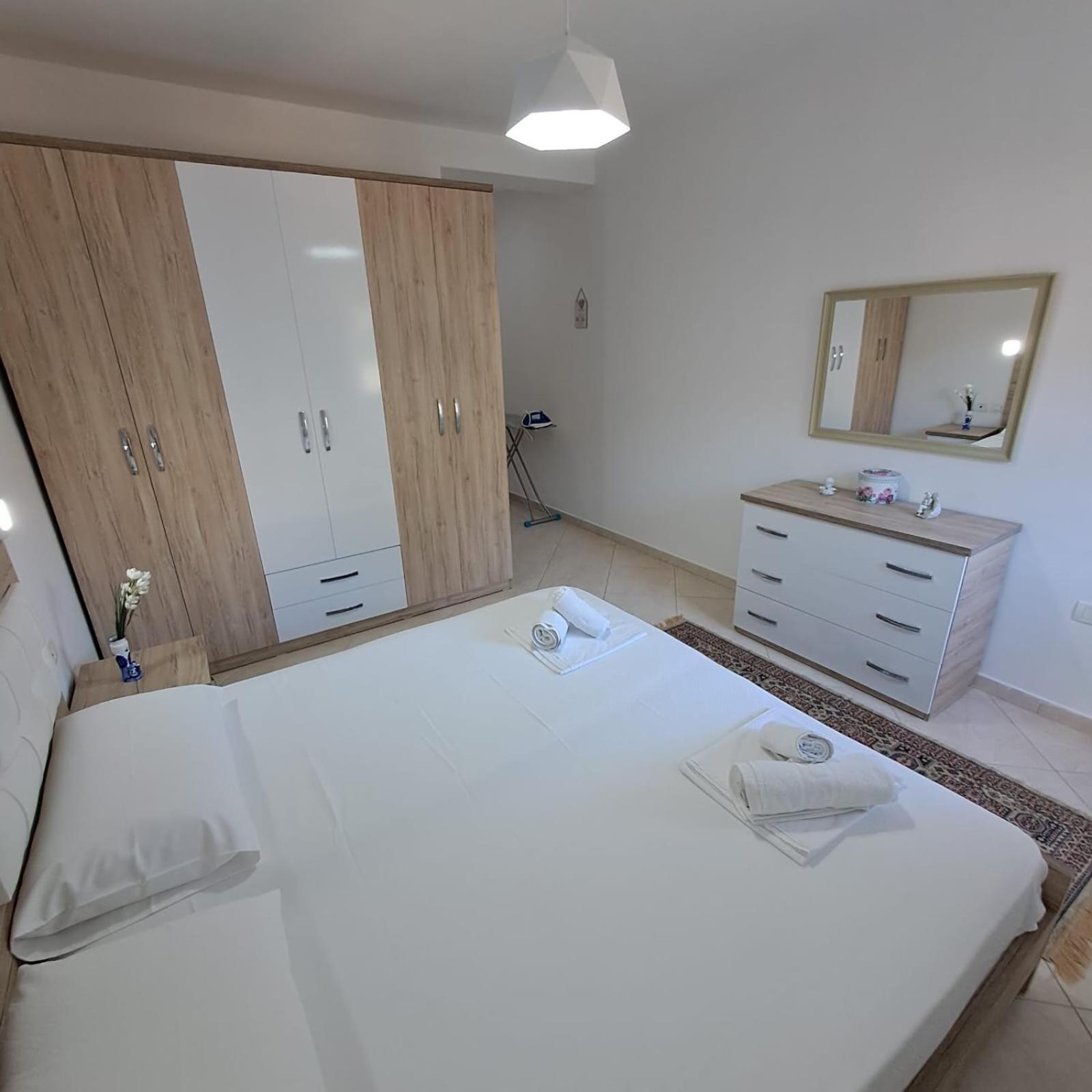 Flowers & Green 2 Bedrooms Apartment & Box Garage Wlora Zewnętrze zdjęcie