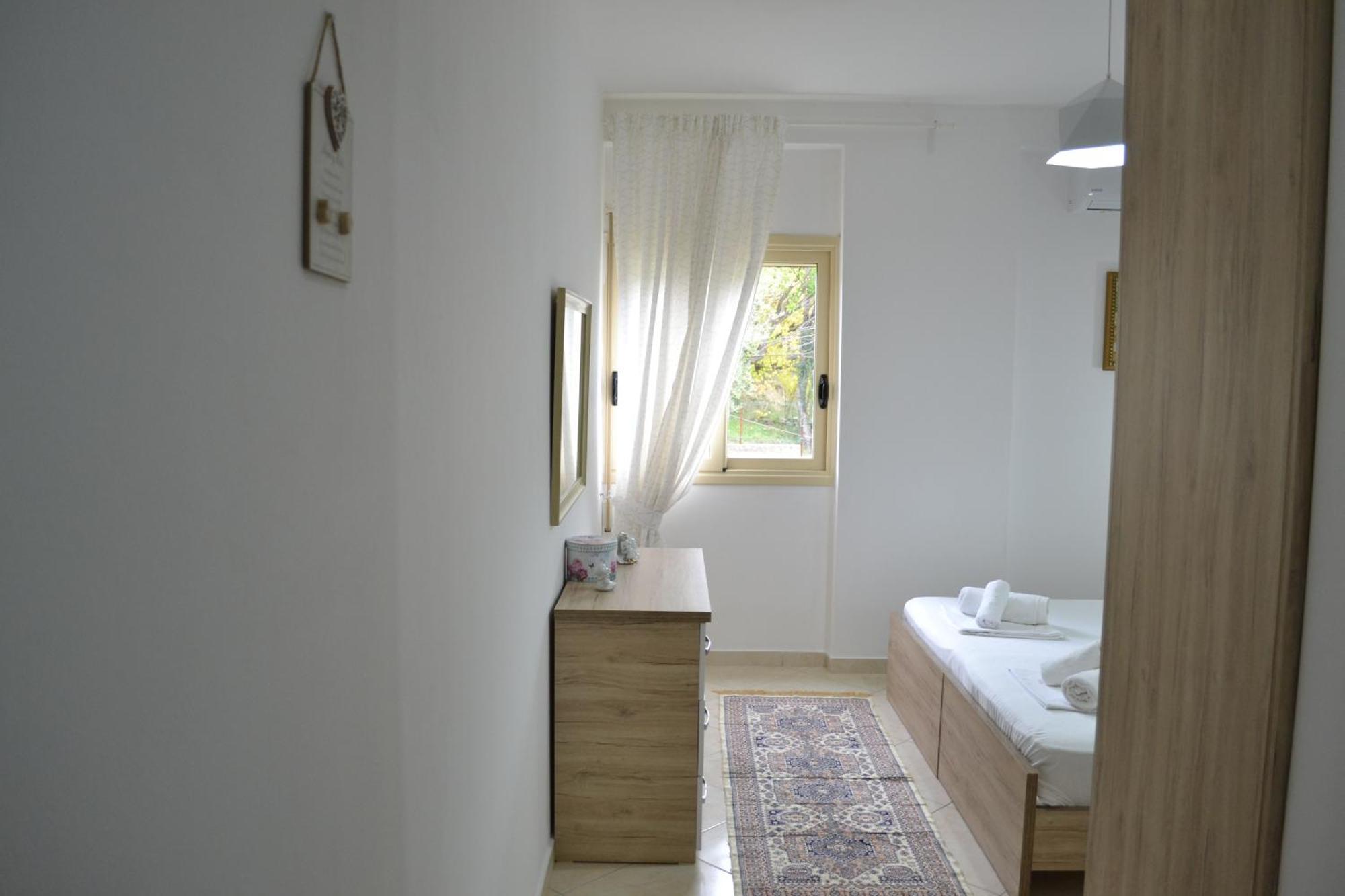 Flowers & Green 2 Bedrooms Apartment & Box Garage Wlora Zewnętrze zdjęcie