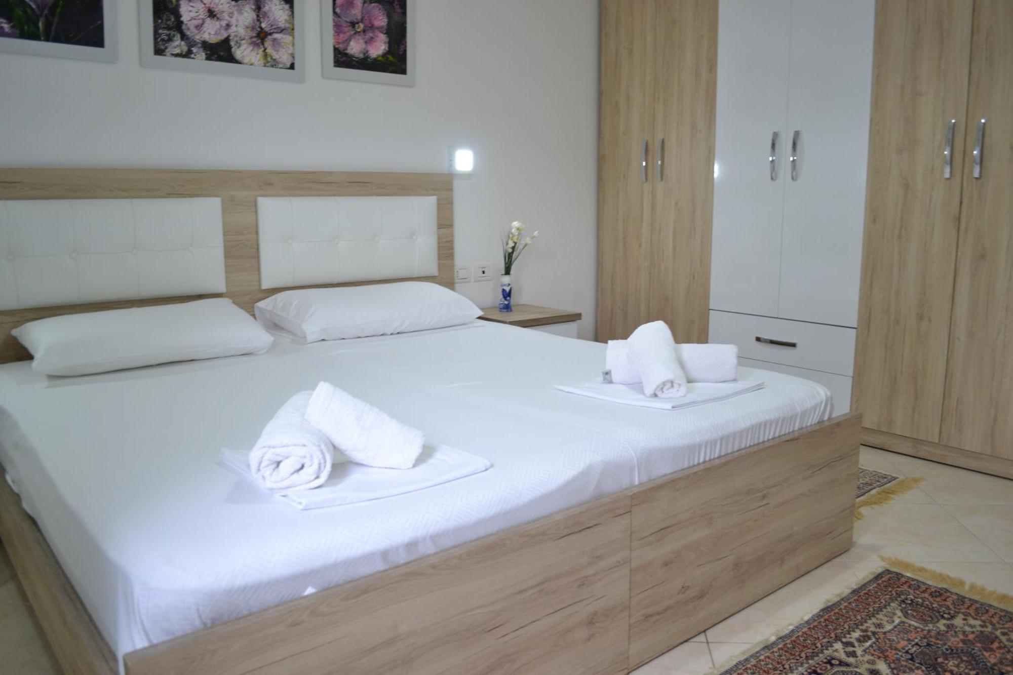Flowers & Green 2 Bedrooms Apartment & Box Garage Wlora Zewnętrze zdjęcie